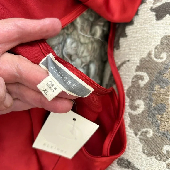 NWT Pleione Red Satin Top - Picture 8 of 10